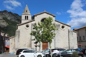 Cathédrale Notre-Dame et Saint-Thyrse