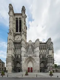 Cathédrale Saint-Pierre et Saint-Paul