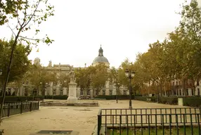 Plaza de la Villa de París