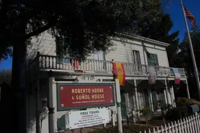 Roberto Adobe & Suñol House