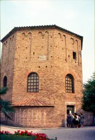 Battistero Neoniano