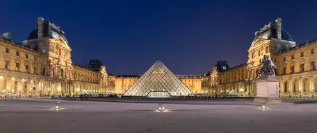 Pyramide du Louvre