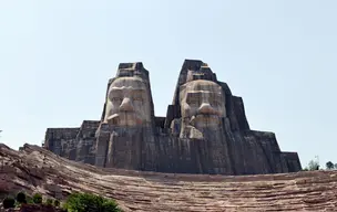 Sculpture of Emperors Yan and Huang