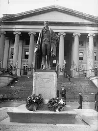 Alexander Hamilton Statue