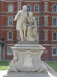 Thomas & Jane Holloway Statue