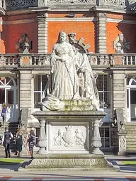 Queen Victoria Statue