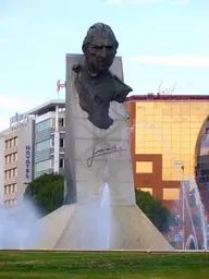 Monumento a don Juan de Borbón