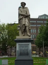 Rembrandt van Rijn statue