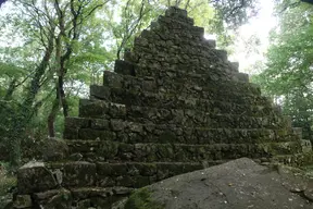 Piramide del Bosco Isabella