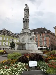 Statua di Walther von der Vogelweide - Walther-von-der-Vogelweide-Denkmal