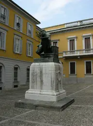 Monumento a Mosè Bianchi