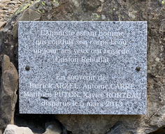 plaque en hommage de Patrick Arzel, Xavier Rorteau, Matthieu Puton et Antoine Carré