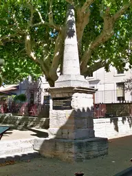 Monument commémoratif aux victimes de la Révolution, dit aussi la pyramide