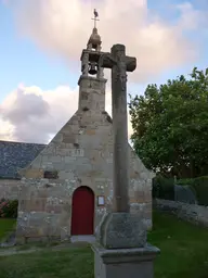 Chapelle Notre-Dame de Bonne-Nouvelle, ou de Kerkonan, et croix