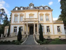 Ancienne maison du directeur des Hauts-fourneaux de la Paix, actuellement foyer-restaurant pour personnes âgées