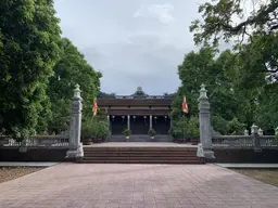 Báo Quốc Temple