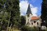 Kirche mit Kirchhof und Gedenkstein Kirchberg