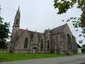 Église Notre-Dame-de-la-Cour et croix de calvaire