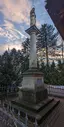 Obelisk z figurą Matki Boskiej
