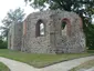 Ruine der Bergkirche mit Resten der Einfriedungsmauer am Kapellenweg (Einzeldenkmal zu ID-Nr. 09300367) (Bergpark)