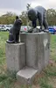 Mädchen mit Katzen