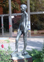 Stehender Knabe