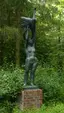 Frau mit Schwan