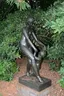 Dansende vrouw en kind