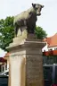 Stierbrunnen mit Stierskulptur