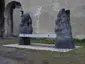 Lavička s prsty u nohou