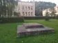 Torzo pomníků na Pietteho náměstí