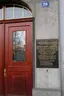 Plaque to WWII victims at Vinohradská 70