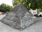 Kosmische-Granit-Pyramide