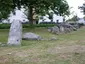 Allée couverte du bourg et menhir indicateur