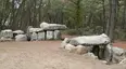 Tumulus à trois dolmens de Mané-Kérioned