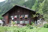 Partenen 1 Pfarrhof und Bildstock