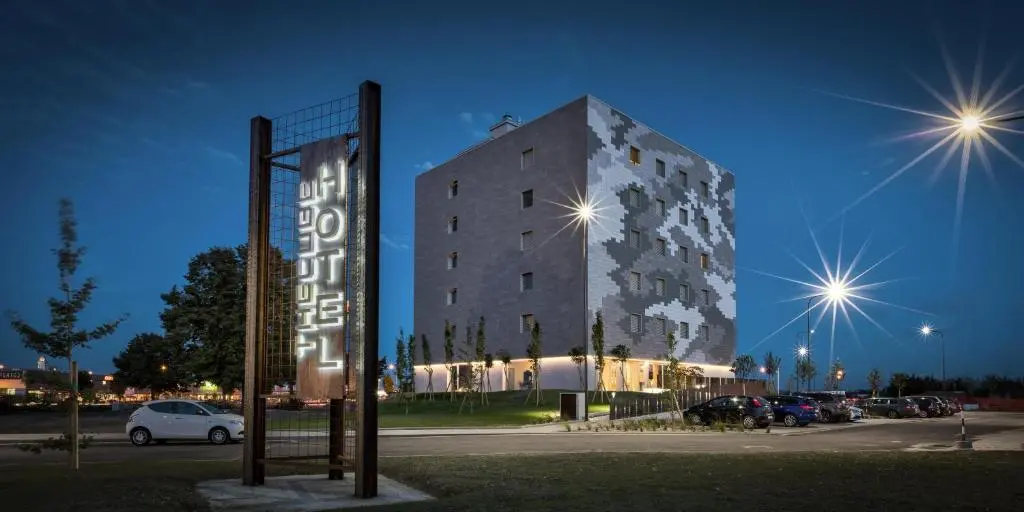 Hotel The Cube
