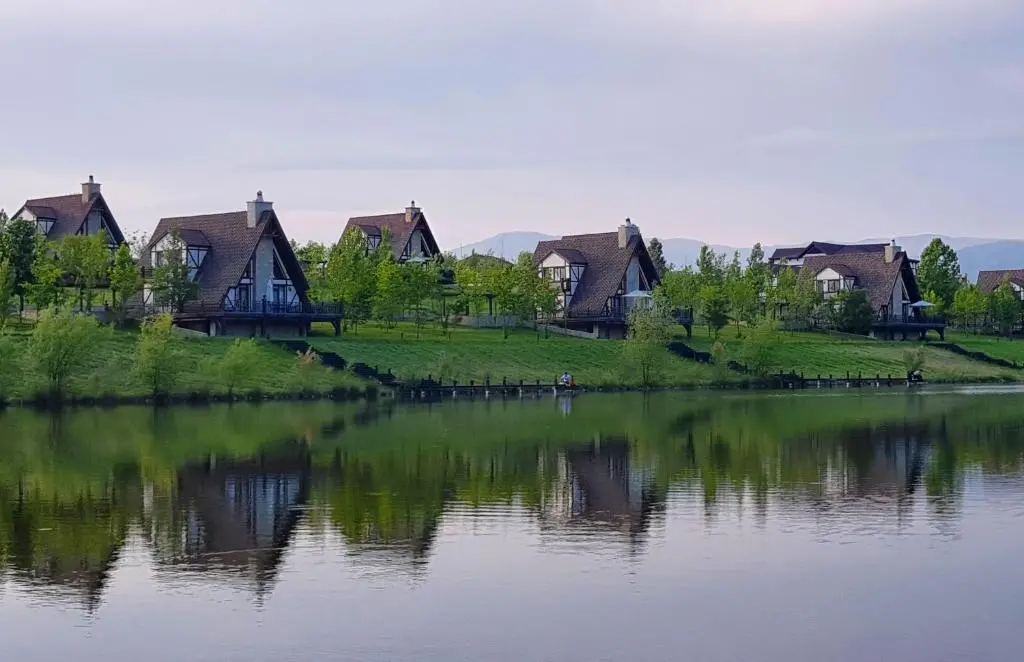 Silent Lake Hotel