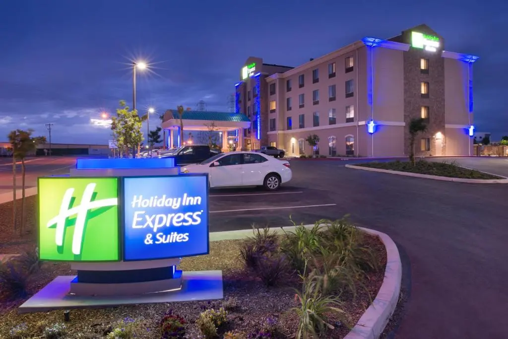 Holiday Inn Express & Suites Bakersfield Airport