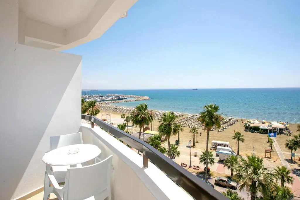 Les Palmiers Beach Hotel