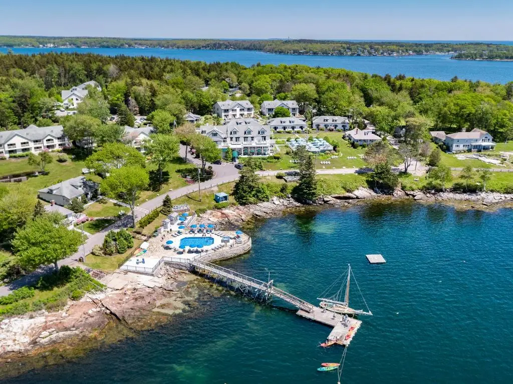 Spruce Point Inn Resort & Spa