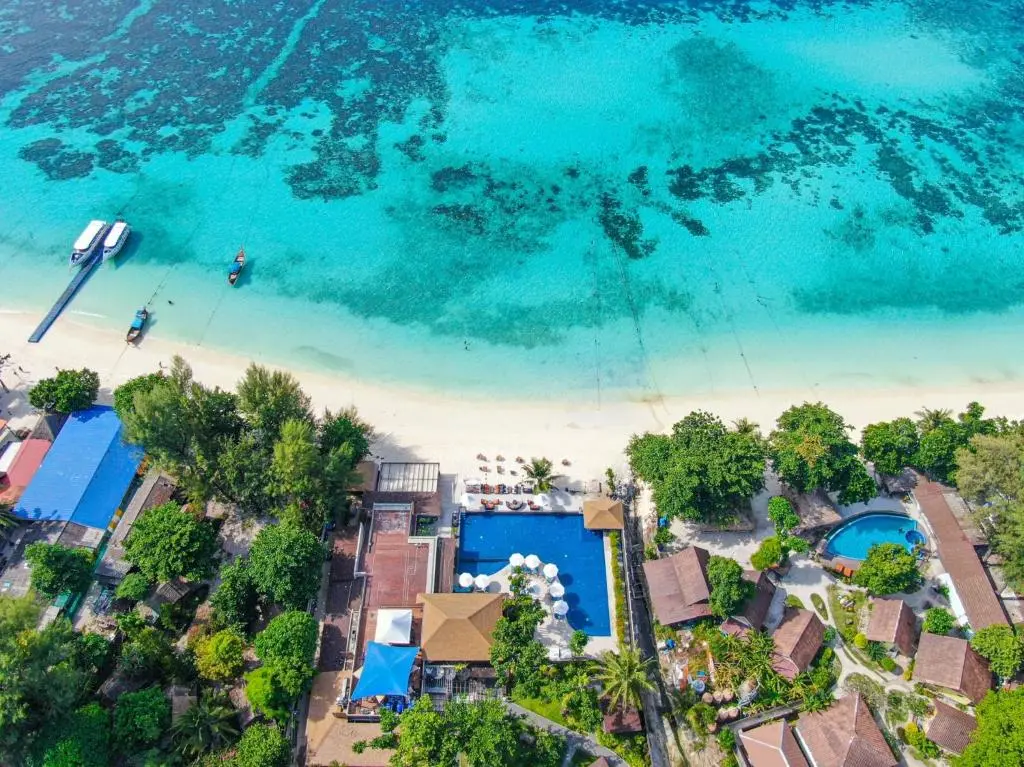 Akira Lipe Resort