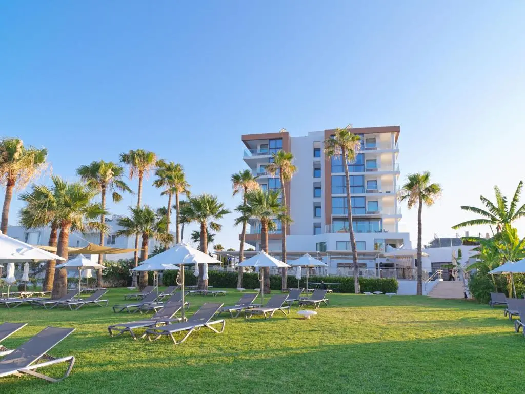 Leonardo Crystal Cove Hotel & Spa