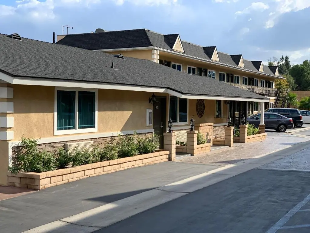 Walnut Inn & Suites West Covina