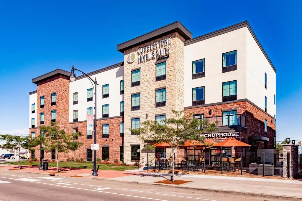 Cobblestone Hotel & Suites – Superior/Duluth