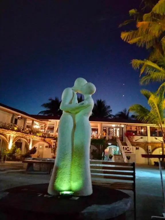 Sunbloom Beachfront Hotel and Restaurant