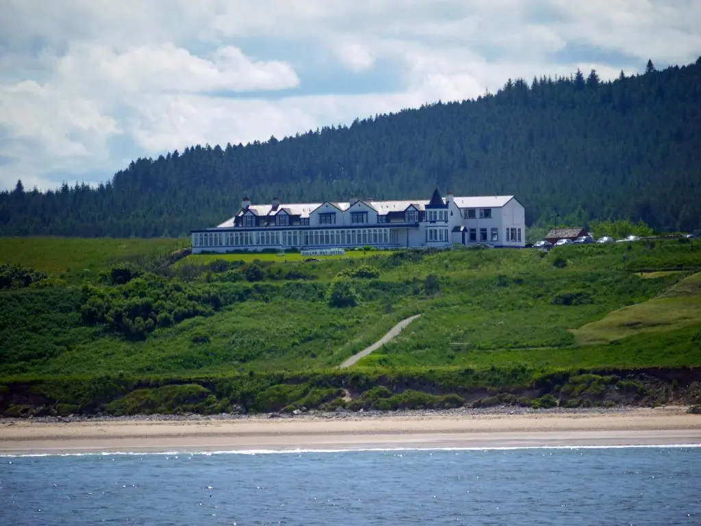 Cullen Bay Hotel