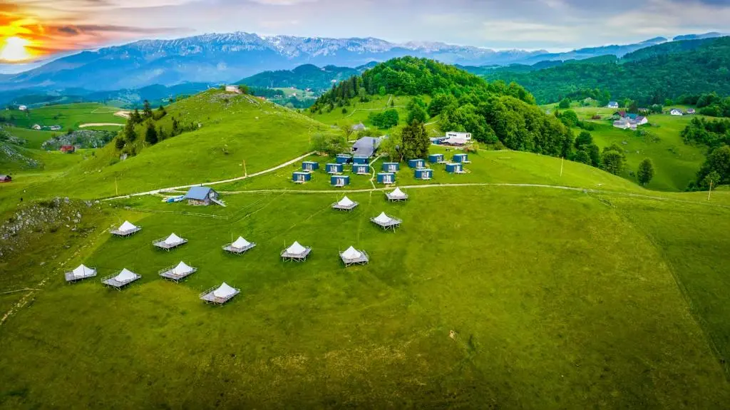 Ursa Mica Glamping Resort