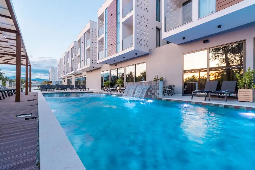 Trio Resort