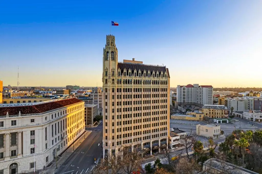 The Emily Morgan Hotel (A DoubleTree by Hilton)